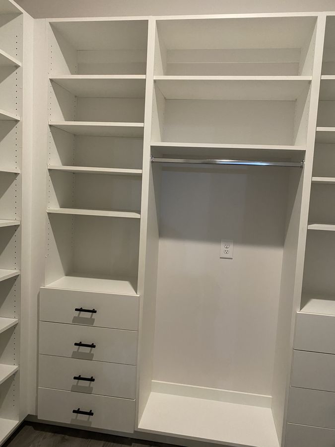 Built-in drawer bank and adjustable shelving